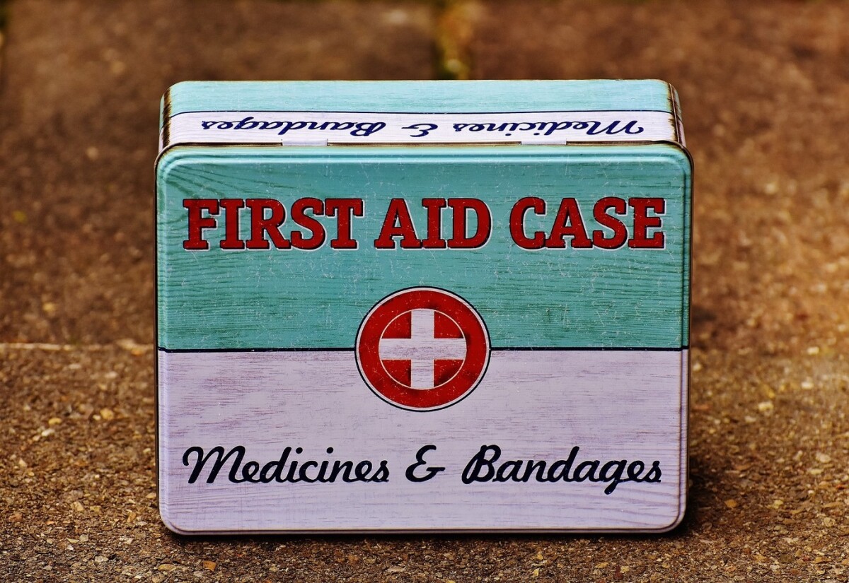 high tech bandage with replaceable layers and progressive dressing